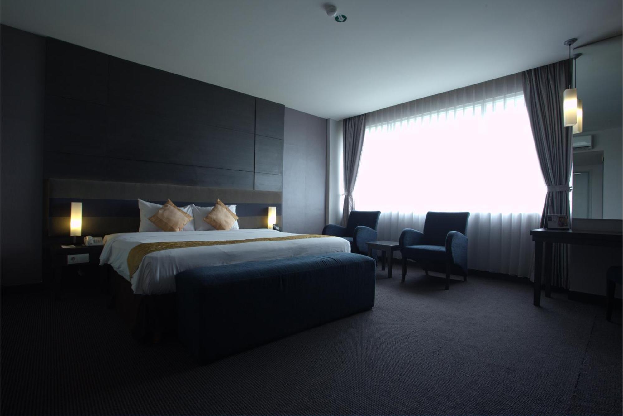 Tjokro Hotel Pekanbaru Room photo