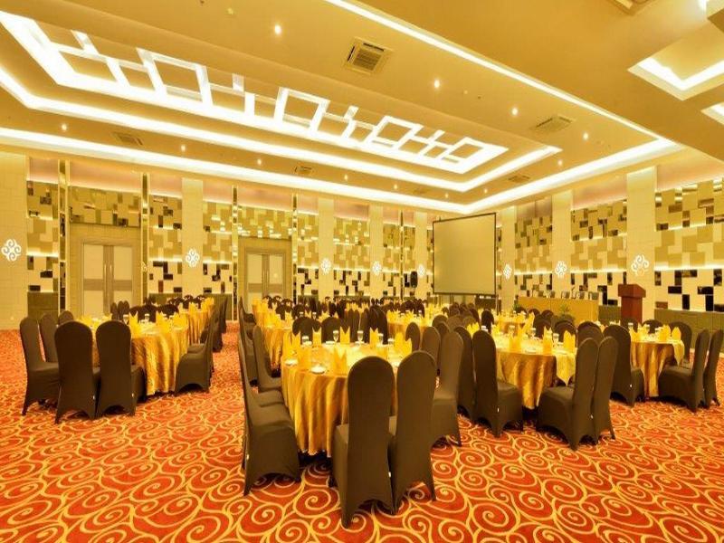 Tjokro Hotel Pekanbaru Exterior photo