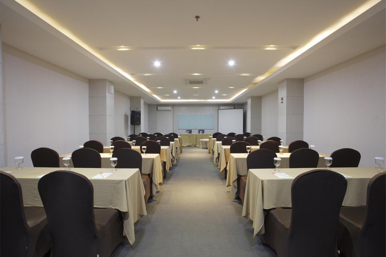 Tjokro Hotel Pekanbaru Exterior photo
